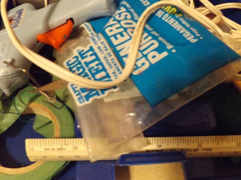 lot 915 image: Small blue tool box - CONTAINS GLUE GUN, GLUE & MORE