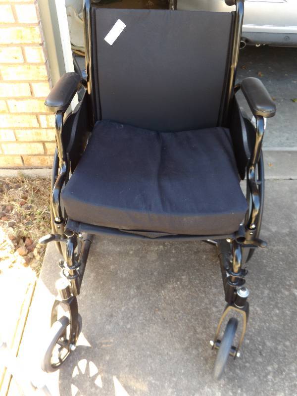 lot 919 image: Invacare wheel chair with cushion (like new) all black, walker and potty chair