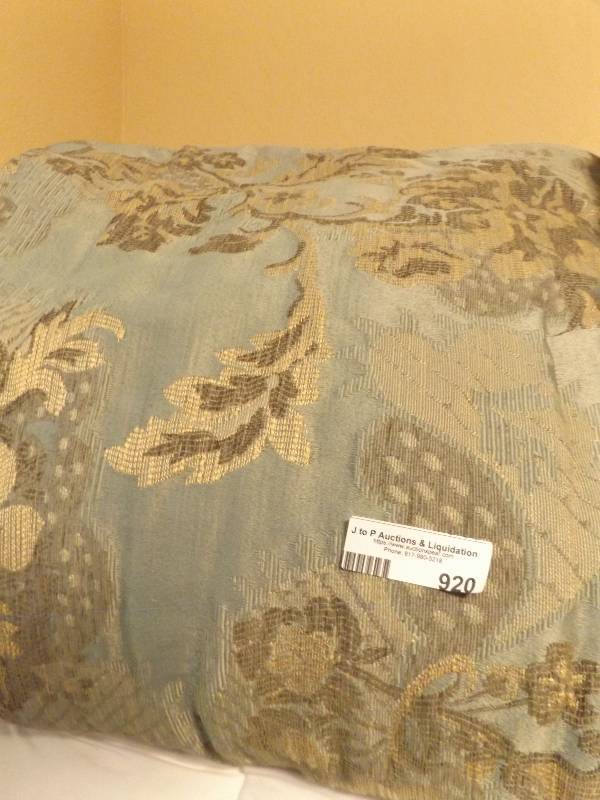 lot 920 image: Very heavy light blue blanket  92 x 96,  polyester fabric,   2 tan and white  blankets FOR  full size bed