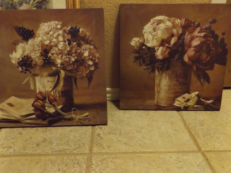 lot 926 image: 2 Home Dcor floral art wall prints 14x16
