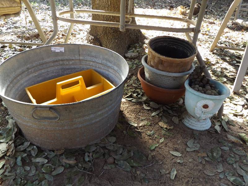 lot 942 image: Large metal tub and planters