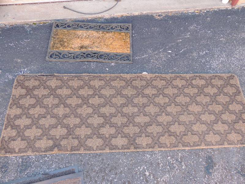 lot 872 image: 2 indoor rugs   - 71 x 24  &   1 door mat to wipe feet rubber 29 x 17