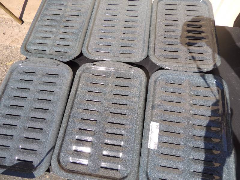 lot 874 image: 6 broiler pans for oven or grill use (new) 2 extra tops