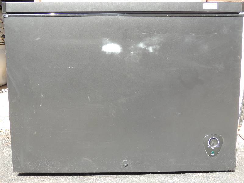 lot 858 image: Kenmore Black CHEST Deep Freeze. Like new 44 long 33 tall, 24 deep.