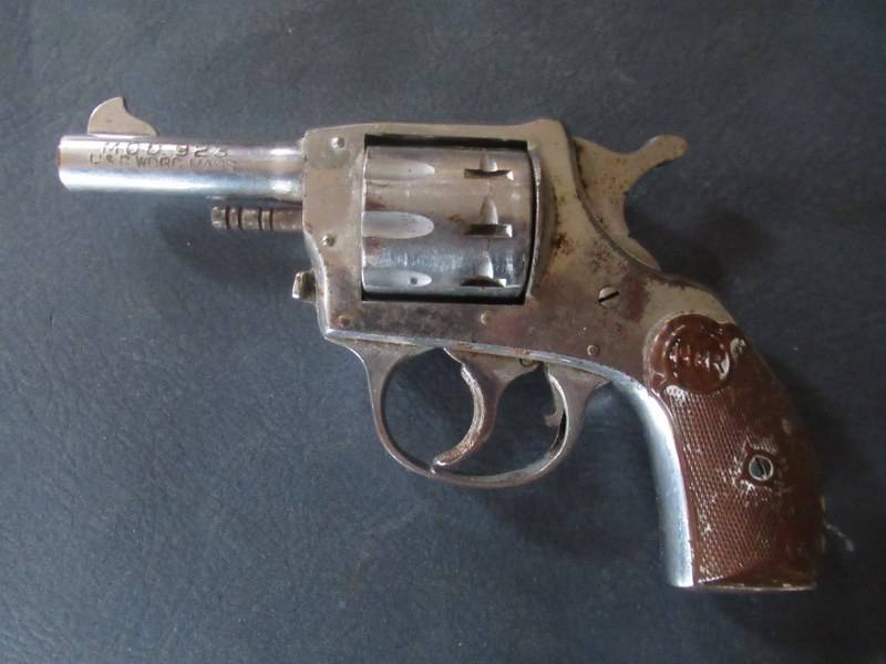 lot 6 image: H&R MODEL# 923  .22 CALIBER PISTOL