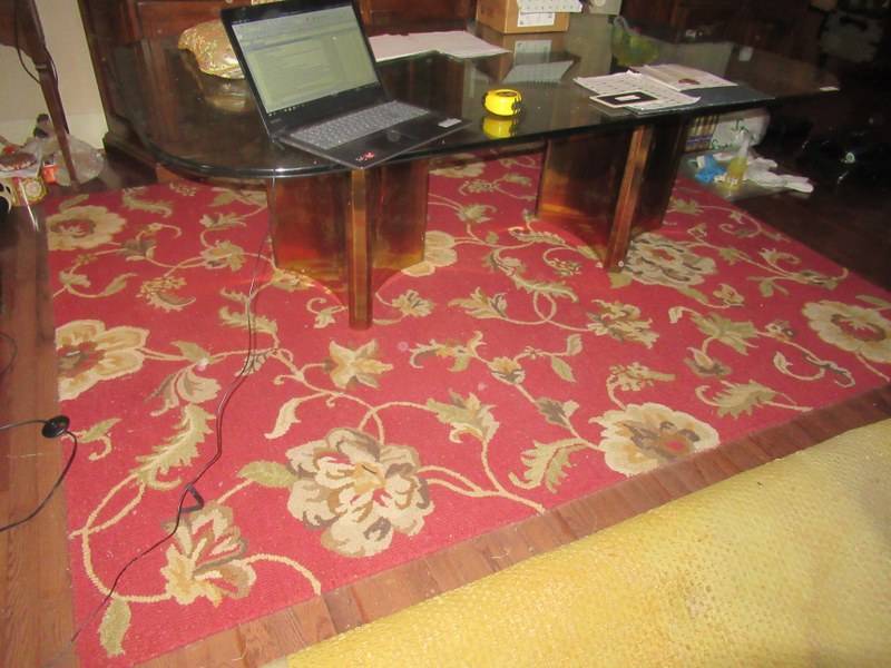 lot 19 image: HAND TUFTED 100% VIRGIN WOOL PILE RUG RED FLORAL PATTERN MEASURES 7 X 9 AND LIFESTYLE 100% SEA GRASS RUG 92 12 X 60