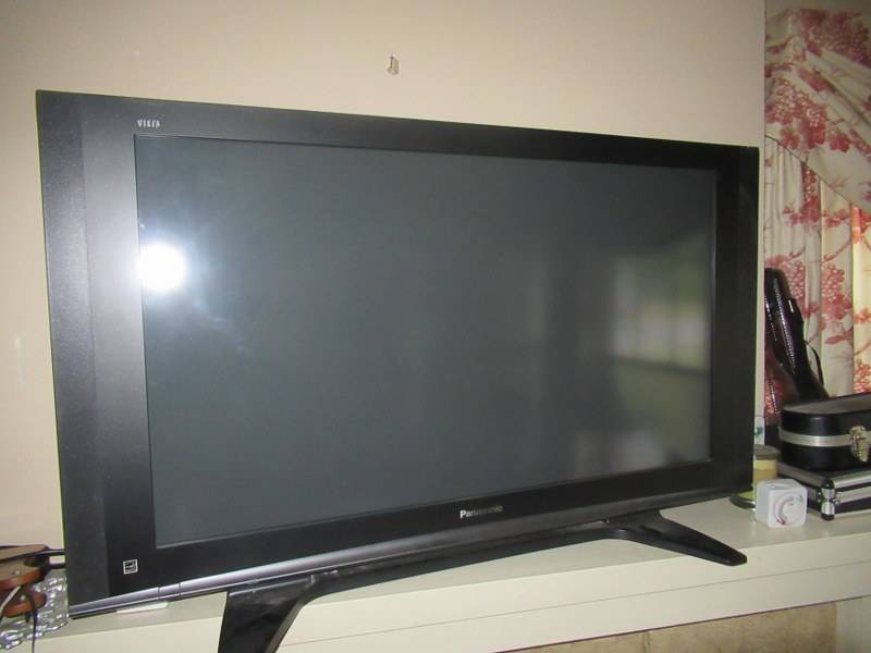 lot 24 image: PANASONIC 42 HIGH DEFINITION PLASMA TELEVISION MODEL# TH-42PC77U WITH REMOTE