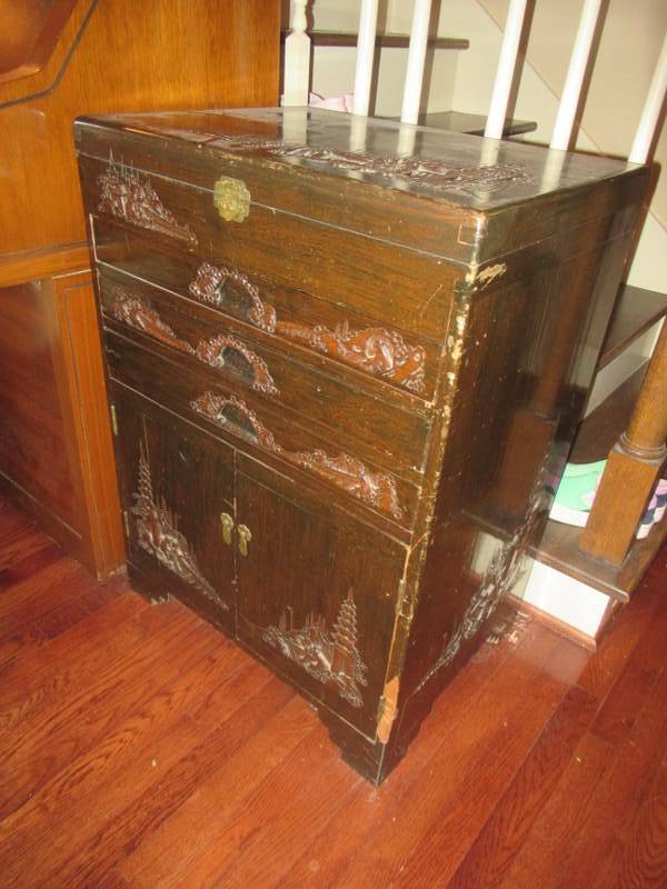 lot 31 image: ANTIQUE HAND CARVED ORIENTAL CABINET MEASURES 24 X 18 X 34 BEAUTIFUL PIECE DOES NOT INCLUDE CONTENTS