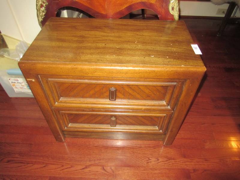 lot 30 image: 2 DRAWER SIDE OR BEDSIDE TABLE MEASURES APPROX. 26 X 15 X 22