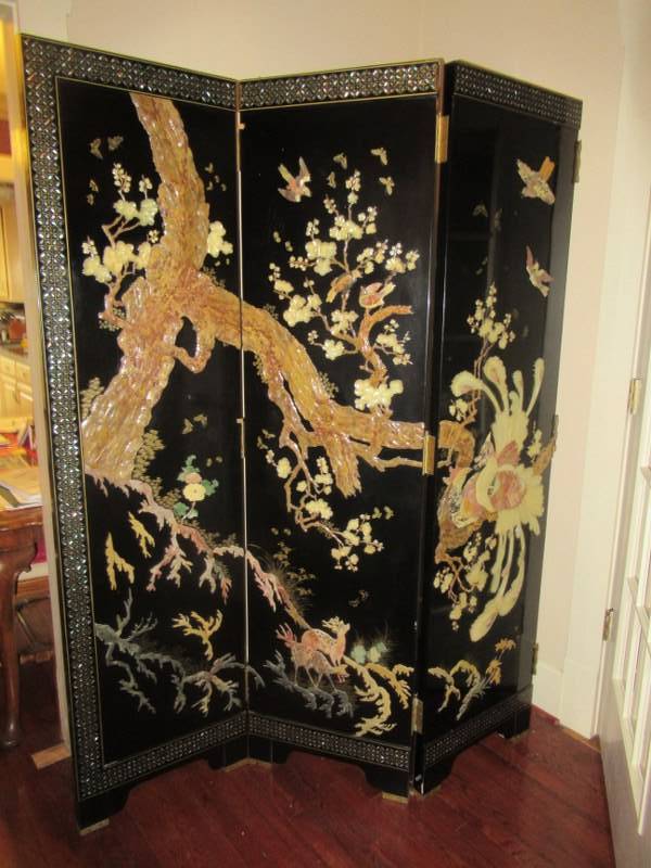 lot 33 image: HANDCRAFTED ROOM DIVIDERS IN 3 SECTIONS WITH INLAID MOTHER OF PEARL, BRASS HINGES AND HAND CARVINGS EACH SECTION MEASURES APPROX. 61 X 78