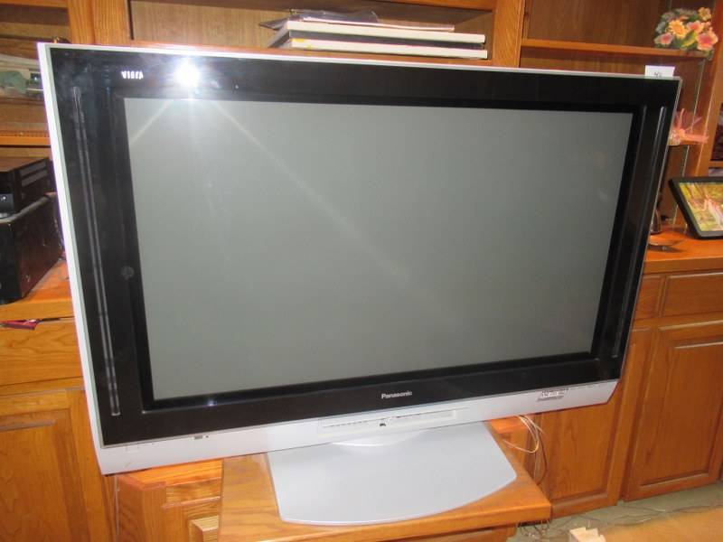 lot 40 image: PANASONIC 42 HIGH DEFINITION PLASMA TELEVISION MODEL# TH-42PX25 WITH REMOTE