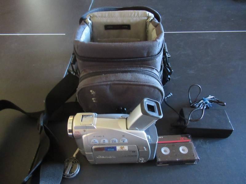 lot 50 image: CANON VR65MC MINI DV DIGITAL CAMCORDER WITH 9.5 HOURS OF RECORDING TIME IN CASE