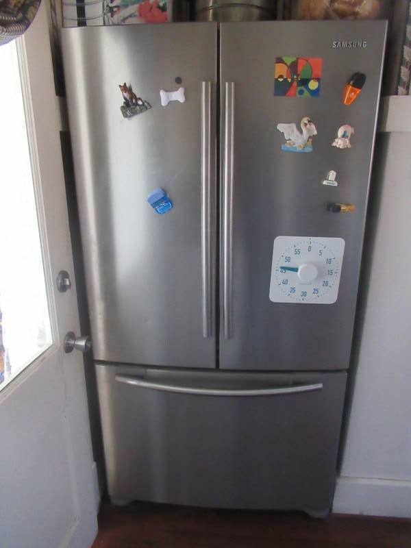 lot 56 image: SAMSUNG STAINLESS STEEL REFRIGERATOR MODEL# RF263AEPN WITH 26 CUBIC FT OF STORAGE
