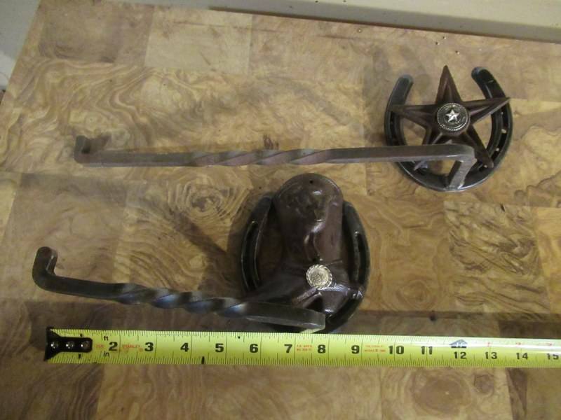 lot 63 image: DECORATIVE SOLID METAL HORSESHOE 14 WITH STAR AND BOOT WITH STAR 9