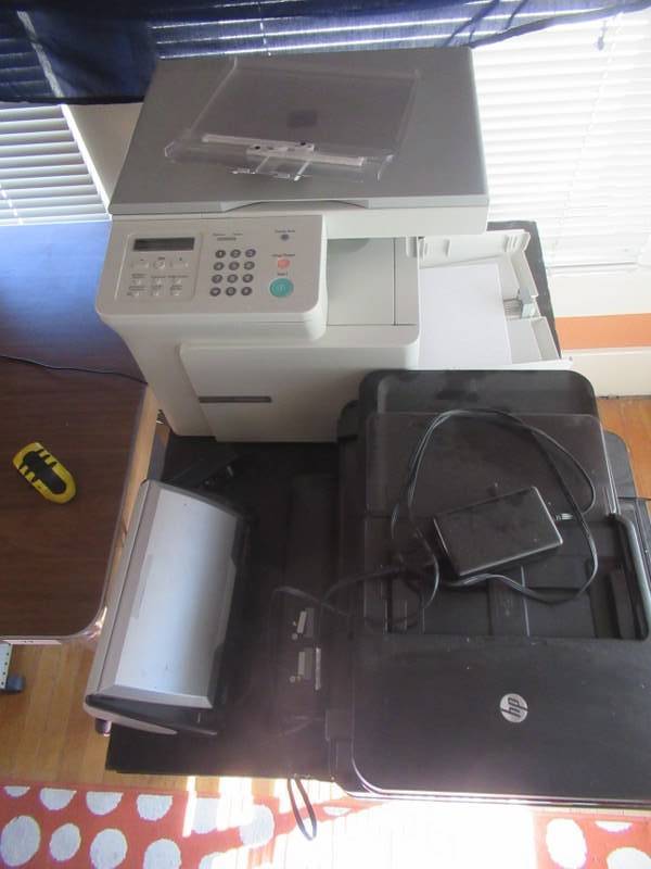 lot 77 image: ELECTRONICS INCLUDING HP PHOTOSMART 7520 AND CANON IMAGE CLASS D320
