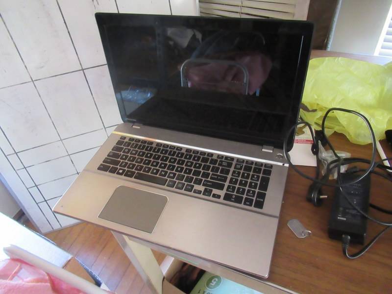 lot 81 image: TOSHIBA SATELLITE HIGH PERFORMANCE LAPTOP COMPUTER WITH BUILT IN HARMANKARDON SPEAKER