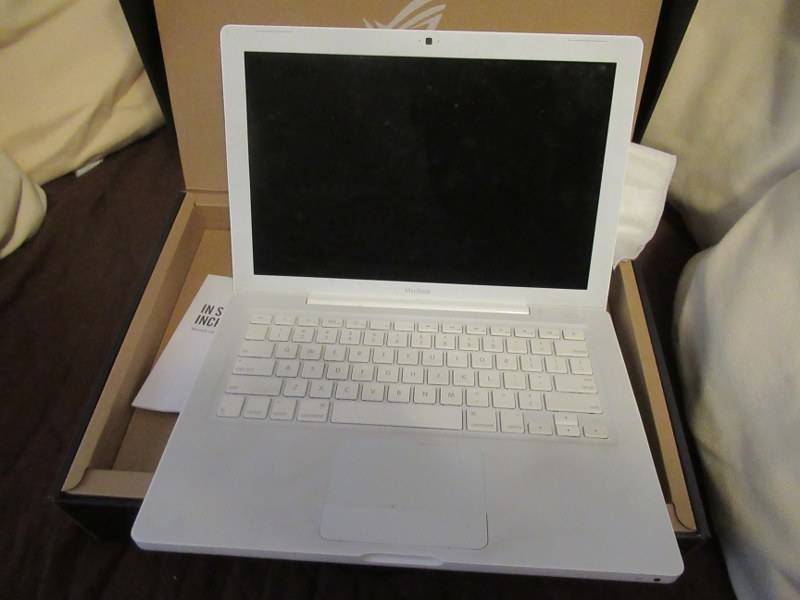 lot 87 image: APPLE MACBOOK
