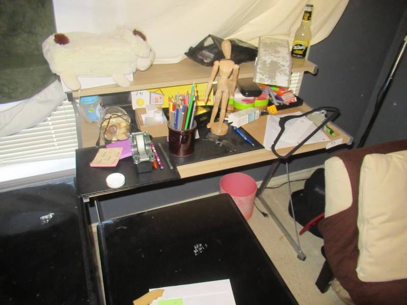 lot 93 image: COMPUTER DESK