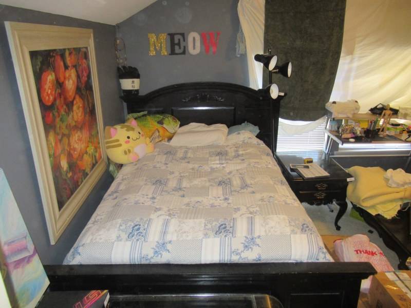 lot 94 image: BLACK WOODEN FULL SIZE BED FRAME MATCHES LOTS 91 AND 92