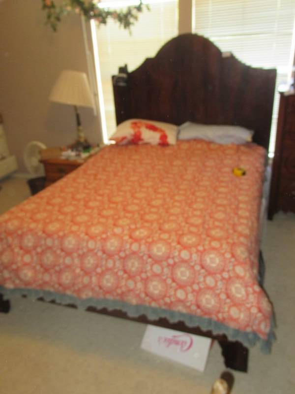 lot 97 image: QUEEN SIZED HEADBOARD AND FOOTBOARD