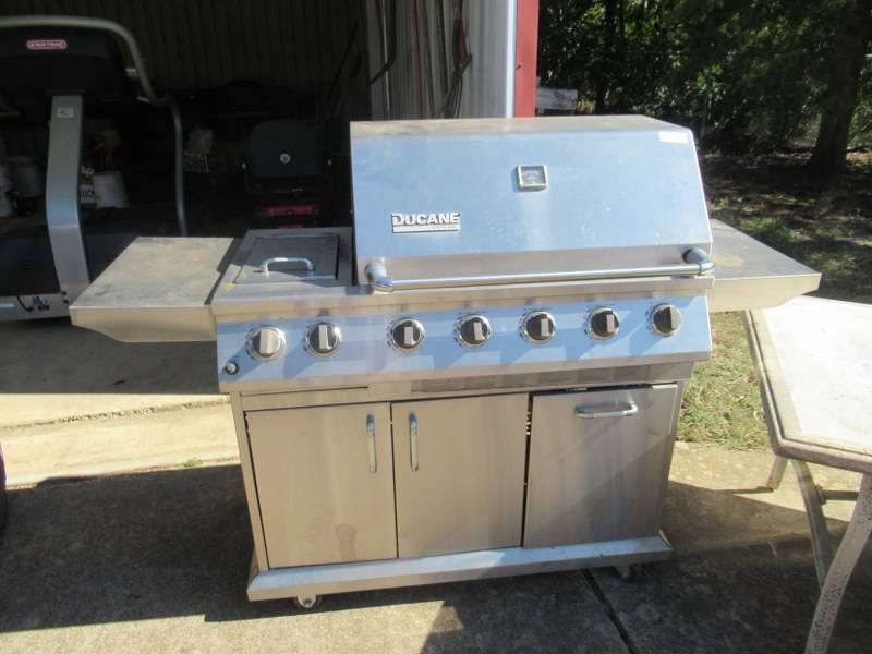 lot 100 image: DUCANE STAINLESS STEEL PROPANE GRILL WITH SIDE BURNER AND TEMPERATURE GAUGE