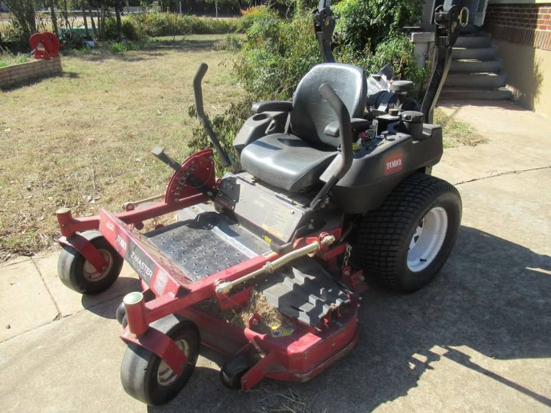 lot 108 image: TORO PROFESSIONAL Z MASTER ZERO TURN MOWER MODEL# 74441 WITH 48 CUTTING SURFACE AND 21HP MOTOR RUNS AND CUTS GREAT