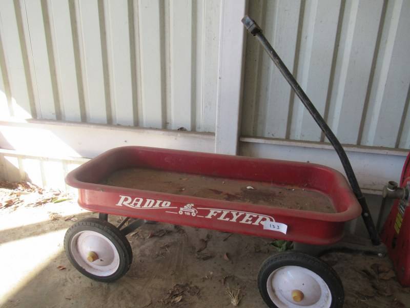 lot 133 image: RADIO FLYER WAGON