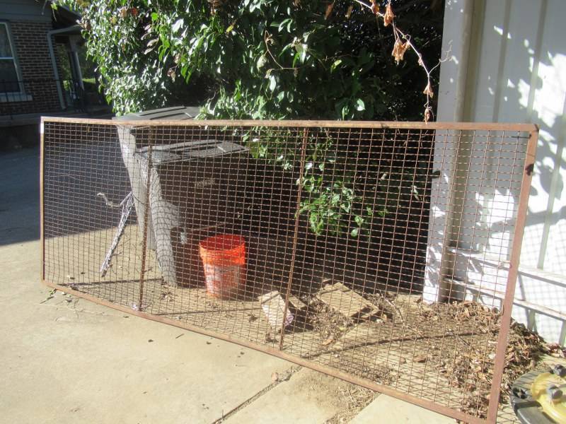 lot 135 image: 20 STEEL FENCE PIECES THAT MEASURE 120 X 48