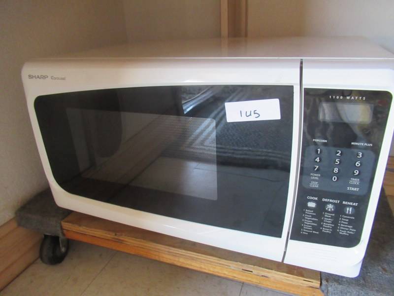 lot 145 image: SHARP CAROUSEL MICROWVE OVEN 1100 WATTS DO NOT INCLUDE DOLLY