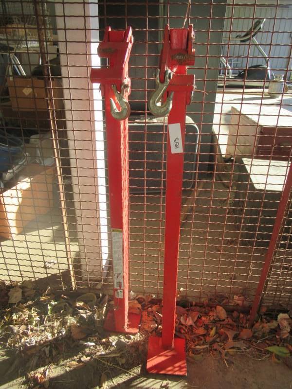 lot 153 image: SPEEDO T-POST PULLERS