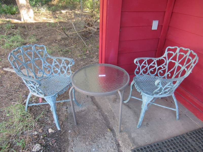 lot 137 image: 2 WROUGHT IRON CHAIRS AND SMALL TABLE THAT MEASURES 24 X 20