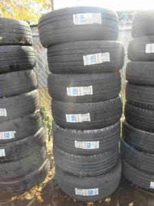 lot 11 image: COOPER TIRES 27555R20 TOTAL COUNT 8 MOST HAVE GOOD TREAD
