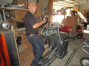 lot 21 image: OCTANE FITNESS PRO XL ELLIPTICAL MACHINE WITH BLUETOOTH TECHNOLOGY AND DIGITAL DISPLAY