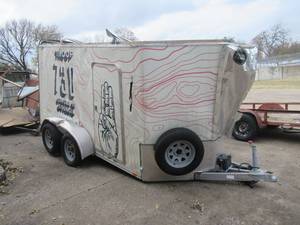lot 32 image: WELLS CARGO ENCLOSED TRAILER TANDEM AXLE 16FT X 6FT. HAS SOME MAJOR DAMAGE ON EXTERIOR AS SHOWN BUT FRAME CAN STILL BE USED BILL OF SALE ONLY NO TITLE