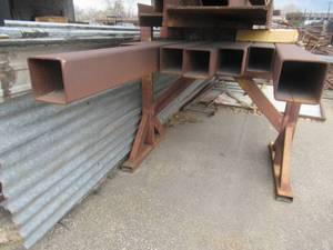 lot 35 image: STEEL TUBING BEAMS IN SIZES FROM 243 X 6 X 6 TO 223 X 6 X 6 DOES NOT INCLUDE STAND 7 COUNT