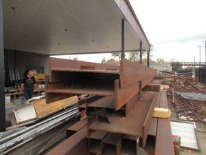 lot 36 image: STEEL I-BEAMS APPROX. 240 X 18 X 6 SIZES MAY VARY BUT PRETTY CLOSE TO THE SAME SIZES