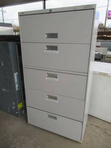 lot 44 image: HON 5 DRAWER METAL FILE CABINET 36 X 19 X 67