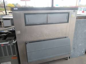 lot 45 image: FOLLETT ICE STORAGE BIN MODEL#SG1650S-60  STAINLESS STEEL UPRIGHT SINGLE DOOR WITH SMARTGATE
