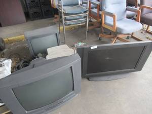 lot 59 image: 1 LCD FLAT SCREEN, 2 BOX TVS AND 1 COMPUTER MONITOR UNTESTED