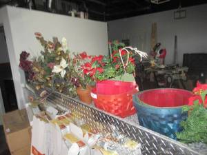 lot 68 image: CHRISTMAS FAUX PLANTS, BASKETS AND MORE