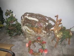 lot 76 image: CHRISTMAS DECORATIONS REINDEER, WREATH AND MORE