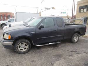 lot 85 image: 2001 FORD F-150, 4.2 LITER V-6, MILEAGE 195,125, NEW FUEL PUMP AND FILTER TOTALLY SERVICED, RUNS AND DRIVES GREAT CASH SALE ONLY CLEAR TITLE