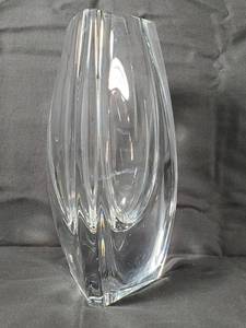 lot 7 image: Baccarat Giverny Elliptical Vase