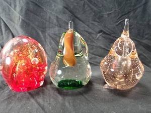 lot 29 image: 3 Art Glass Paperweights inc Murano