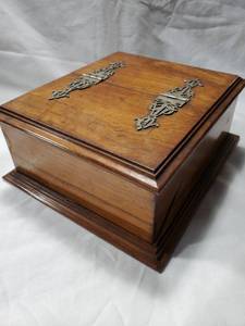 lot 32 image: Victorian Antique Writing Slope