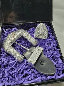 lot 33 image: Montana Silversmiths Metal Buckle & Tip