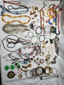 lot 40 image: Fashion Jewelry