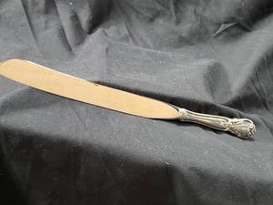 lot 54 image: Cake Serving Knife with Serrated Edge Marked Sterling, England&nbsp