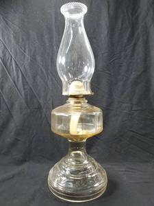 lot 73 image: Vintage Hurricane Lamp with Glass Chimney