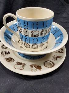 lot 77 image: Wedgwood Martha Stewart Plate, Bowl & Mug